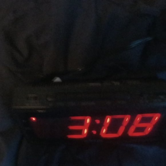 Craig AM/FM Alarm Clock Radio CR41803 - Picture 2 of 5